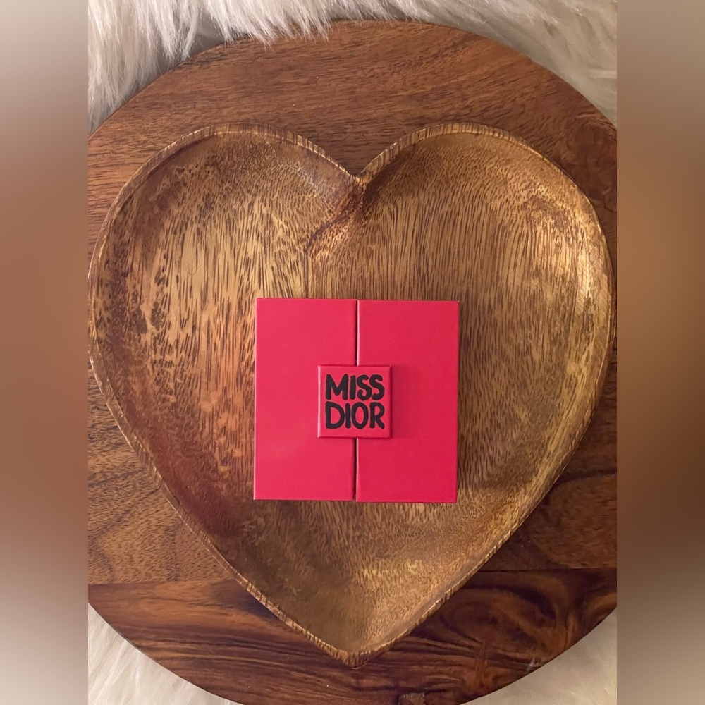 DIOR Miss Dior Essence in Bifold Pink Presentation Box